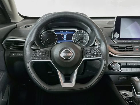 Used 2025 Nissan Altima 2.5 SV FWD image 18