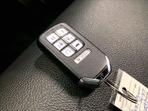 Used 2023 Honda Odyssey EX-L image 18