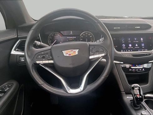 Used 2024 Cadillac XT6 Luxury FWD image 5