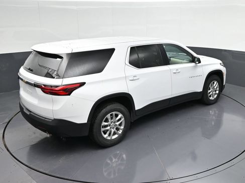 Used 2023 Chevrolet Traverse LS FWD image 18