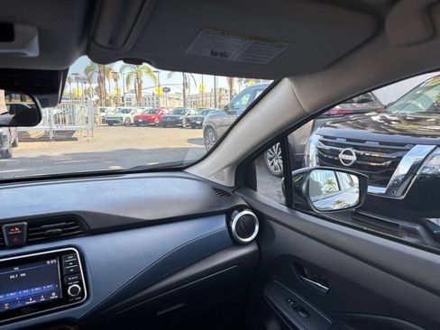 Used 2025 Nissan Versa SV FWD image 33
