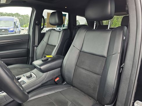 Used 2022 Jeep Grand Cherokee Laredo X AWD/4WD image 4