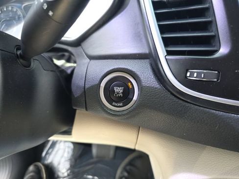 Used 2016 Chrysler 200 Limited FWD image 22