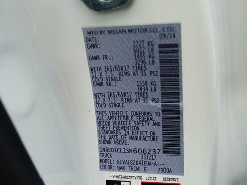 Used 2025 Nissan Frontier SV image 9