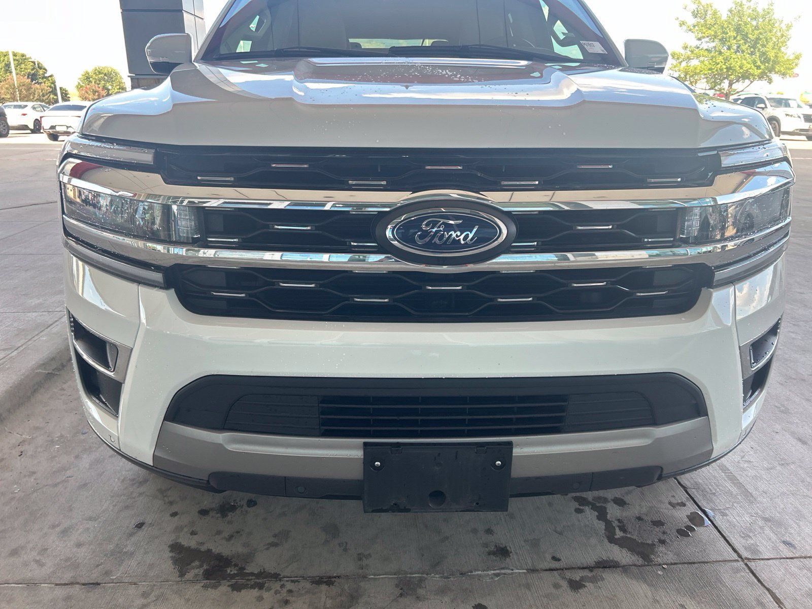 Used 2024 Ford Expedition Limited RWD image 2