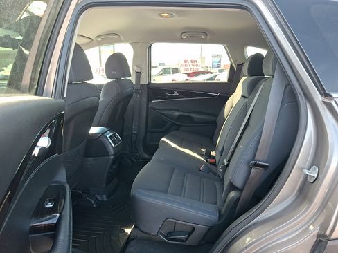Used 2019 Kia Sorento AWD V6 image 10