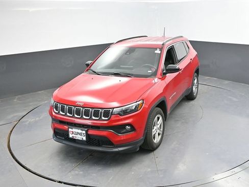 Used 2024 Jeep Compass Latitude AWD/4WD image 35