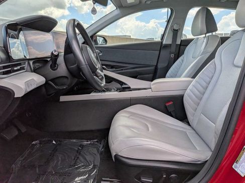 Used 2025 Hyundai Elantra Limited FWD image 19