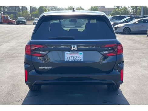 Certified 2026 Honda Odyssey EX-L image 4