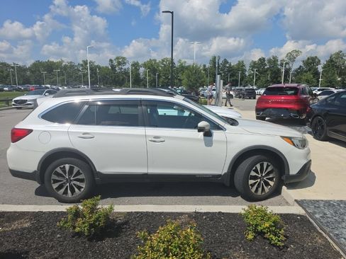 Used 2016 Subaru Outback 2.5i Limited AWD/4WD image 4