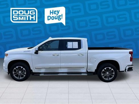 Used 2024 Chevrolet Silverado 1500 High Country w/ Z71 Off-Road Package AWD/4WD image 3