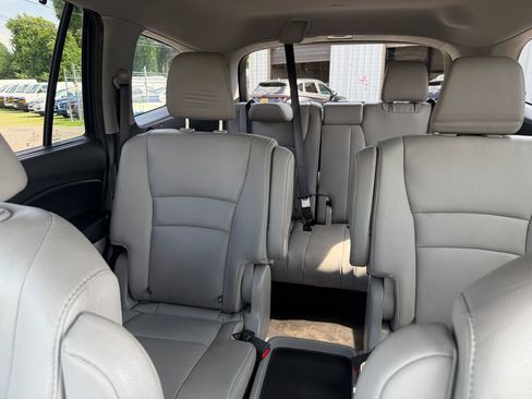 Used 2022 Honda Pilot Touring image 2