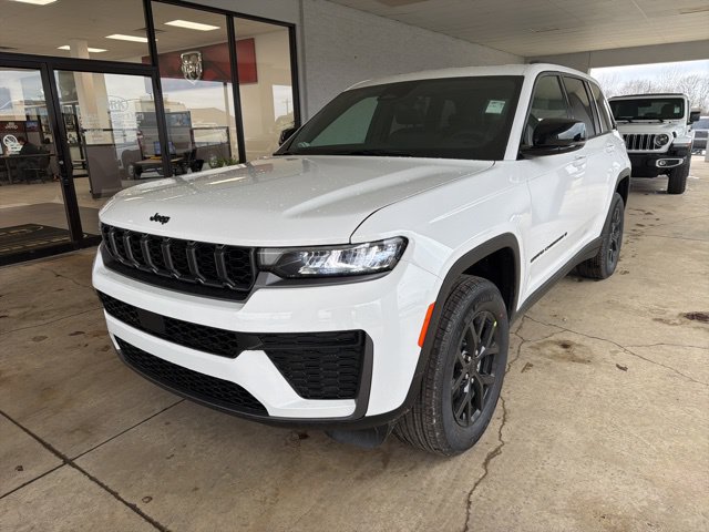 New 2026 Jeep Grand Cherokee Altitude AWD/4WD image 2