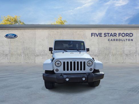 Used 2017 Jeep Wrangler Unlimited Rubicon w/ Connectivity Group image 3