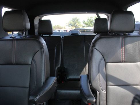 Used 2022 Chevrolet Traverse RS FWD image 21
