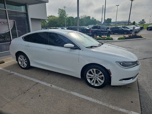 Used 2016 Chrysler 200 Limited FWD image 6