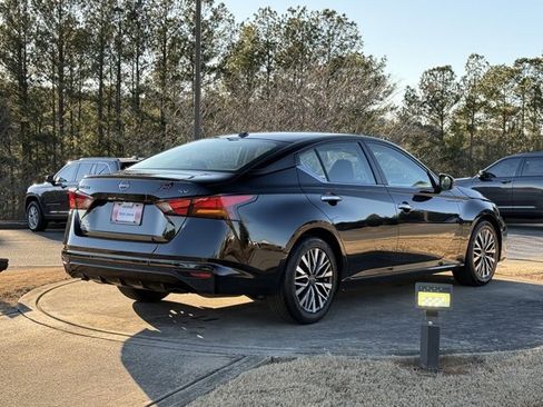Used 2024 Nissan Altima 2.5 SV image 7