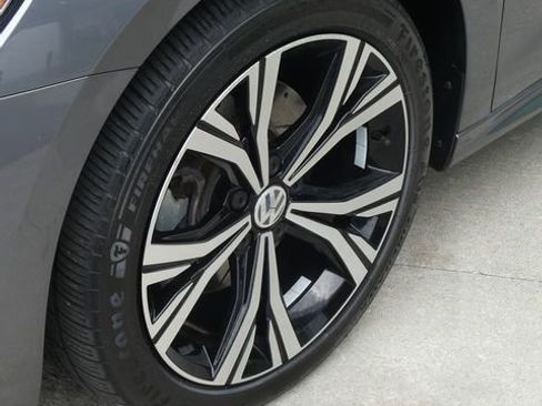 Certified 2022 Volkswagen Passat 2.0T SE FWD image 9