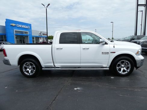 Used 2018 RAM 1500 Laramie w/ Convenience Group AWD/4WD image 4