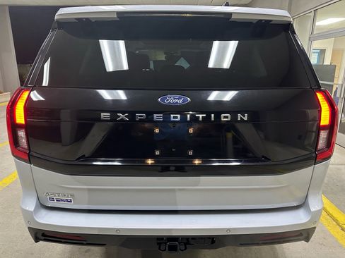 Certified 2025 Ford Expedition Active image 13