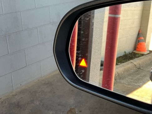 Used 2025 Mercedes-Benz GLA 250 image 21