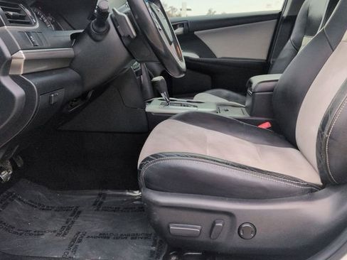 Used 2012 Toyota Camry SE image 12