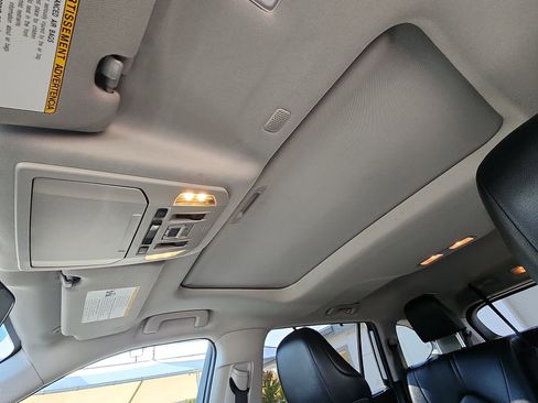 Used 2022 Toyota Highlander XLE image 16