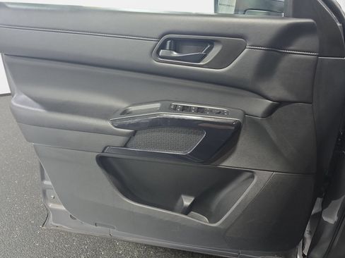 Used 2025 Nissan Pathfinder SV AWD/4WD image 26