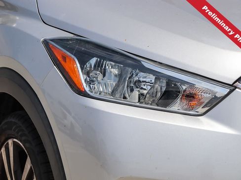 Used 2019 Nissan Kicks SV FWD image 4