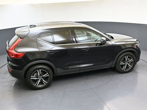 Certified 2025 Volvo XC40 B5 Core image 41
