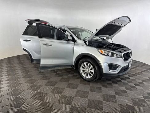 Used 2016 Kia Sorento FWD w/ LX Convenience Package image 14