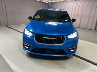 New 2026 Chrysler Pacifica Select video 2