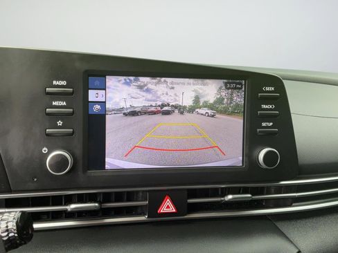 Used 2024 Hyundai Elantra SE FWD image 17