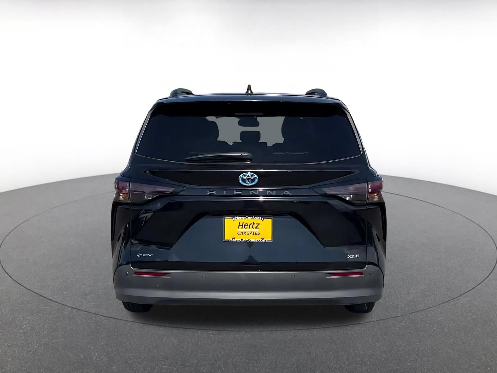 Used 2025 Toyota Sienna XLE FWD image 12