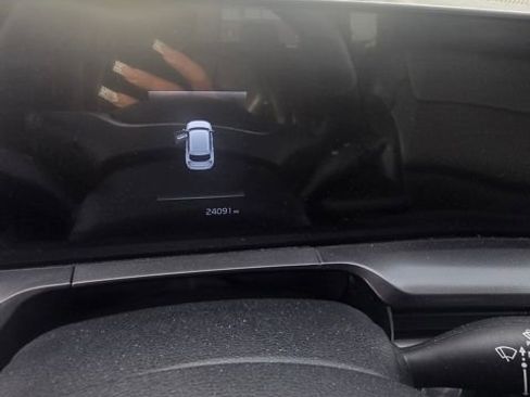 Certified 2024 Kia Telluride LX image 12