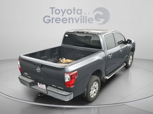 Used 2017 Nissan Titan SV AWD/4WD image 16