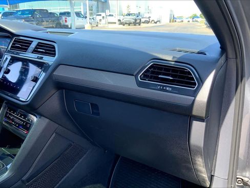 Used 2024 Volkswagen Tiguan SE R-Line FWD image 19