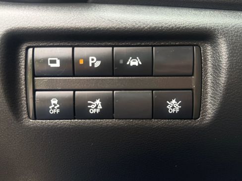 Used 2020 Nissan Versa S FWD image 4