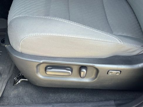 Used 2022 Toyota Tacoma SR5 w/ Technology Package image 15