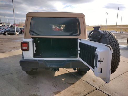 Used 2020 Jeep Wrangler Unlimited Sport image 13