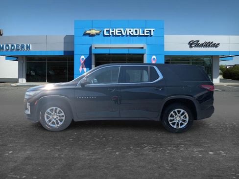 Used 2023 Chevrolet Traverse LS FWD image 2