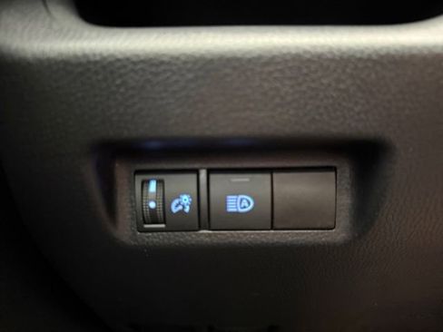 Used 2019 Toyota RAV4 LE image 6