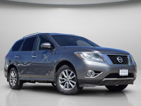 Used 2016 Nissan Pathfinder SV AWD/4WD image 2