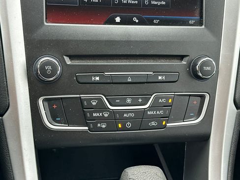 Used 2016 Ford Fusion SE FWD image 21