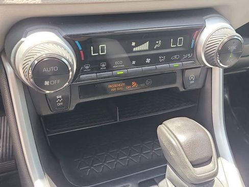 Used 2022 Toyota RAV4 XLE FWD image 26