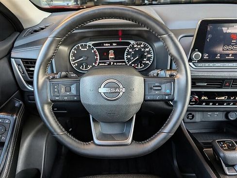 Used 2025 Nissan Rogue SV AWD/4WD image 19