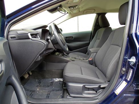 Used 2025 Toyota Corolla LE FWD image 10