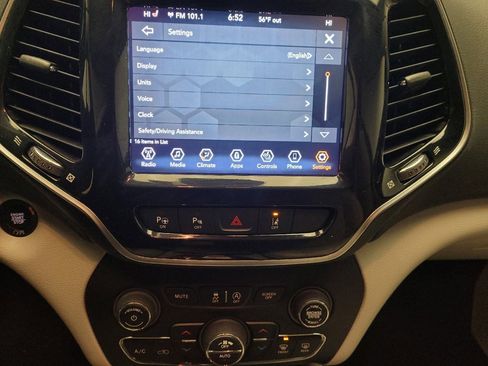 Used 2021 Jeep Cherokee Limited image 25