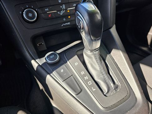 Used 2016 Ford Focus SE w/ SE Winter Package FWD image 30
