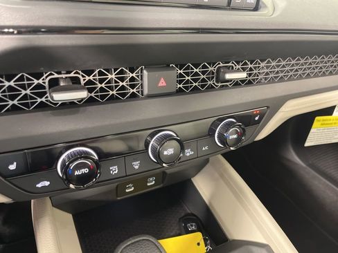 Certified 2025 Honda Accord SE image 28